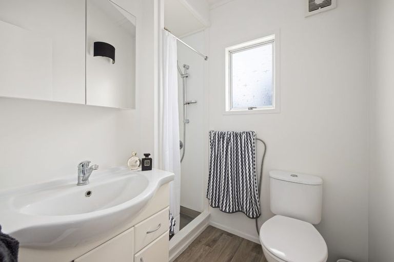 Photo of property in 9 Sunlight Promenade, Snells Beach, 0920