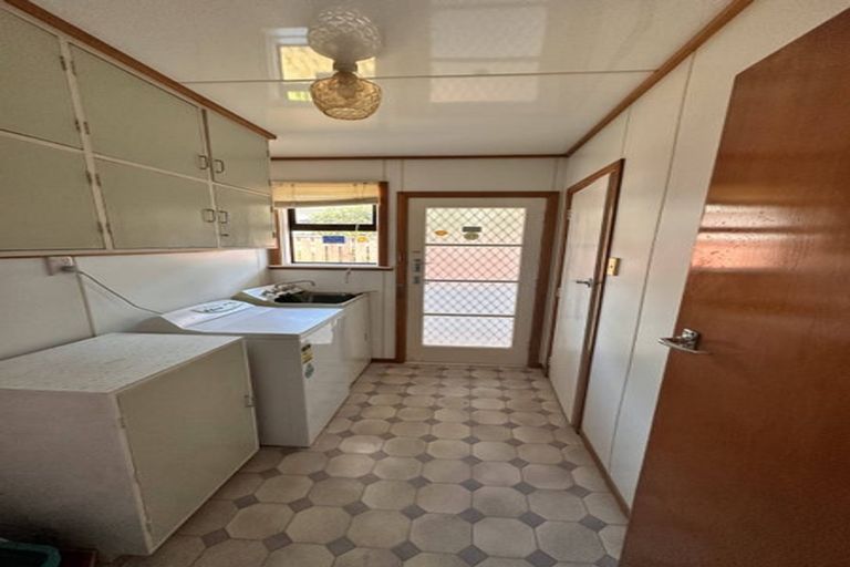 Photo of property in 20 Oswald Crescent, Paparangi, Wellington, 6037