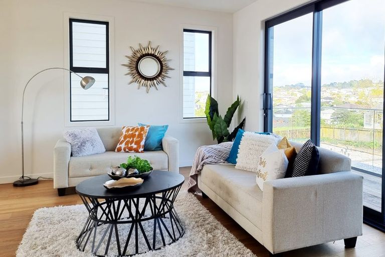 Photo of property in 952b East Coast Road, Northcross, Auckland, 0632