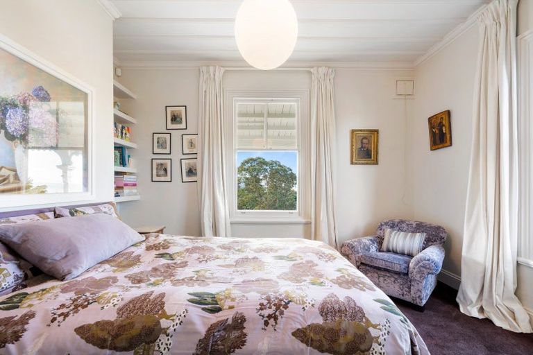 Photo of property in 15 Colenso Avenue, Hospital Hill, Napier, 4110