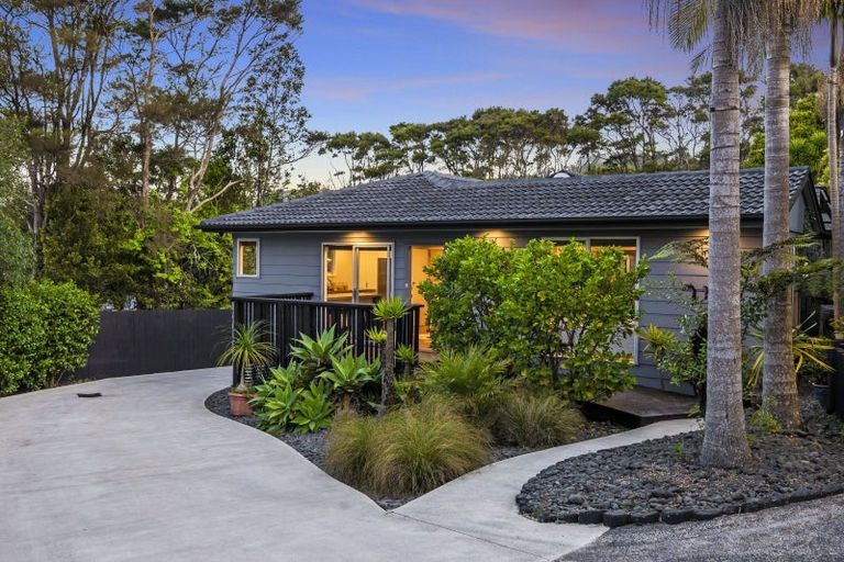 Photo of property in 13 Stallard Place, Glen Eden, Auckland, 0602
