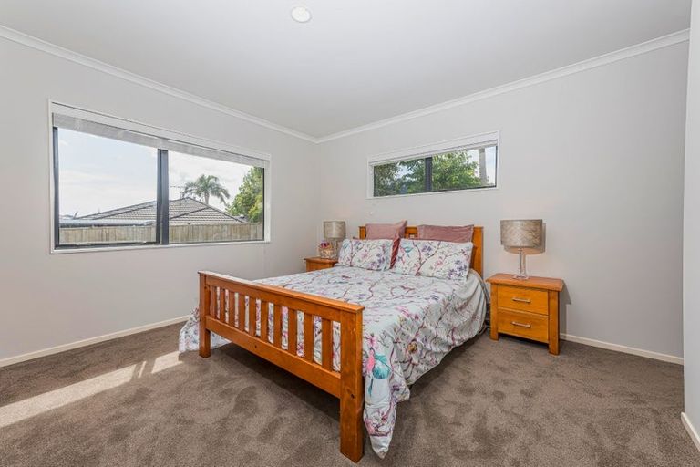 Photo of property in 12 Reybert Place, Massey, Auckland, 0614