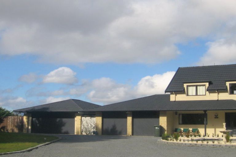 Photo of property in 157 Sweetacres Drive, Normandale, Lower Hutt, 5010