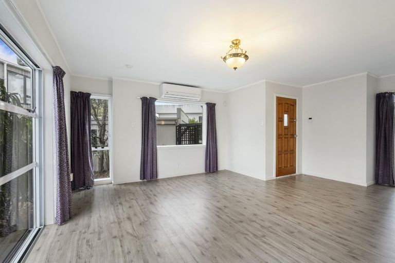 Photo of property in 2/5 Stanley Avenue, Milford, Auckland, 0620