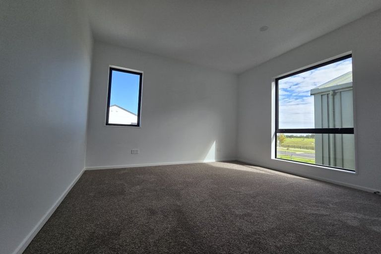 Photo of property in 19 Karaka Village Parade, Karaka, 2580