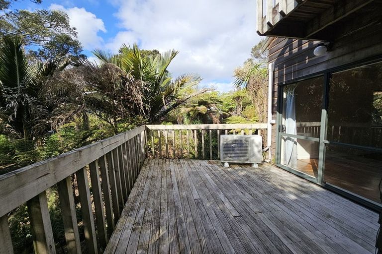 Photo of property in 52 Sunnyhaven Avenue, Beach Haven, Auckland, 0626