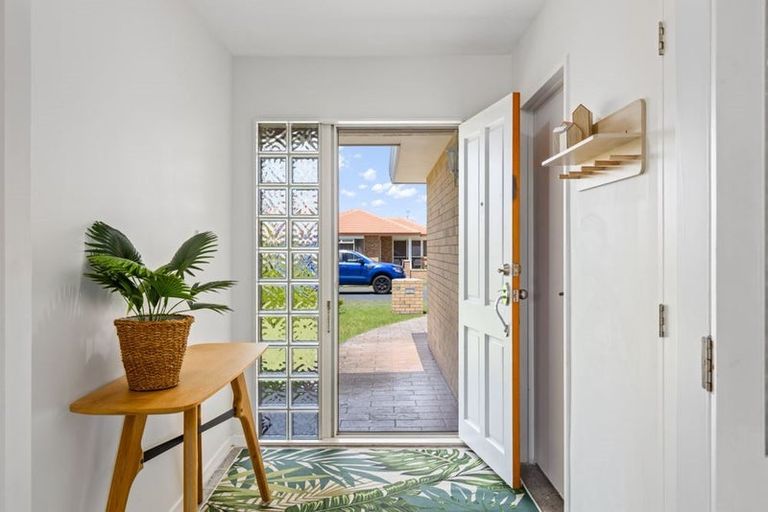 Photo of property in 88 Lakeside Drive, Orewa, 0931