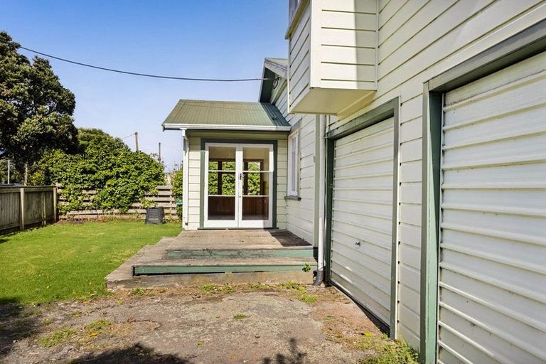 Photo of property in 52 Kawei Road, Ohawe, Hawera, 4671