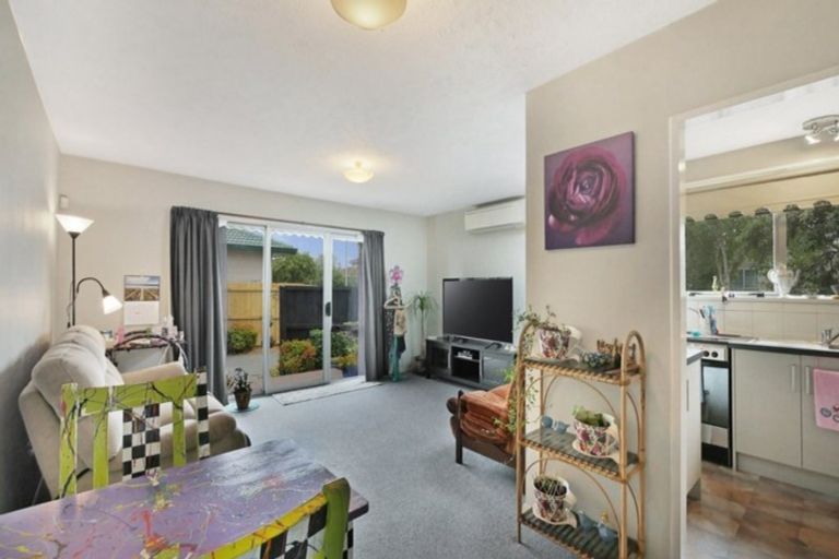 Photo of property in 11 Chipping Lane, Redwood, Christchurch, 8051