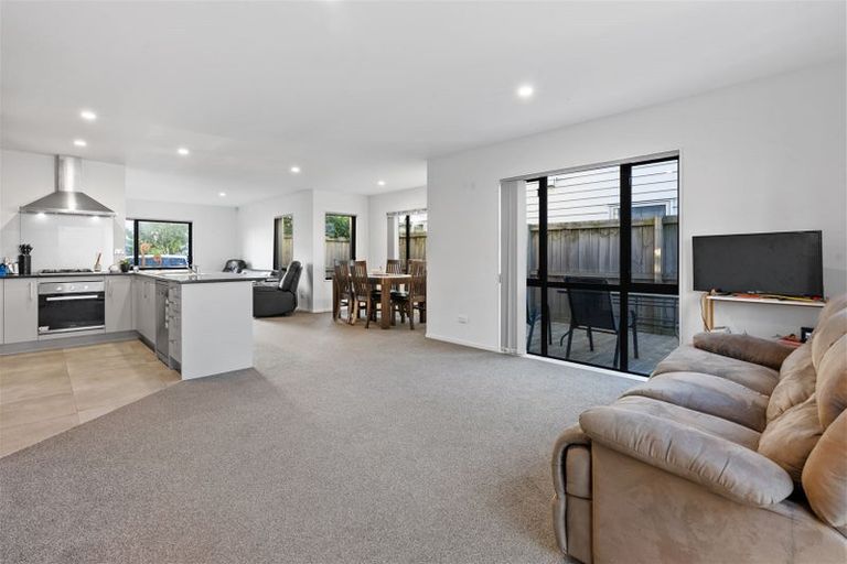 Photo of property in 37 Treestump Road, Takanini, 2112