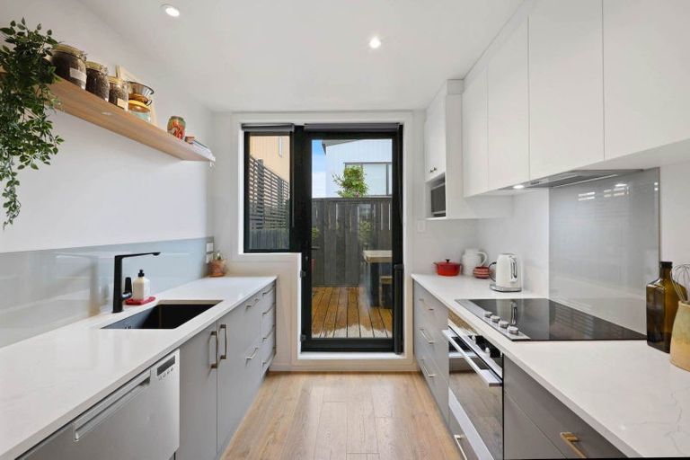 Photo of property in 3/132 Onewa Road, Northcote, Auckland, 0627