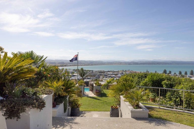 Photo of property in 12 George Street, Hospital Hill, Napier, 4110