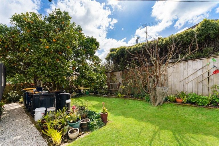 Photo of property in 19 Trinidad Road, Sunnynook, Auckland, 0620