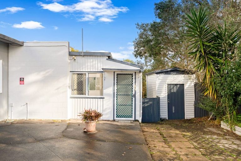 Photo of property in 4/304 Great North Road, Henderson, Auckland, 0612