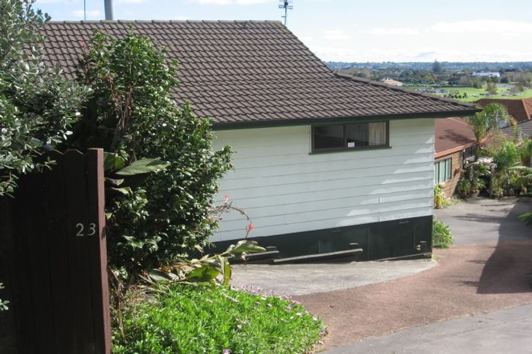 Photo of property in 1/23 Gwenand Place, Botany Downs, Auckland, 2010