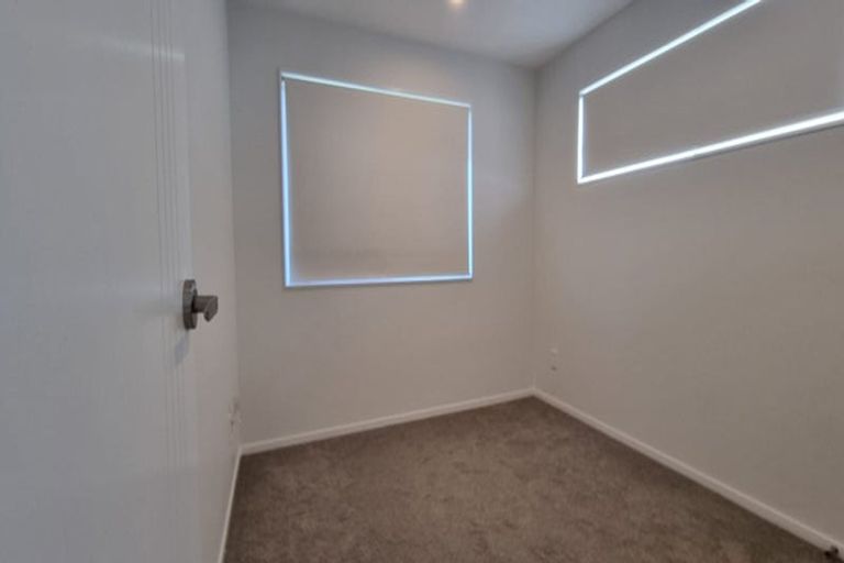 Photo of property in 19 Kaimai Avenue, Massey, Auckland, 0614