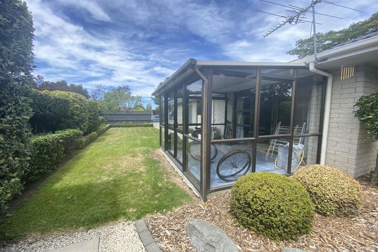 Photo of property in 39 Camberwell Place, Avonhead, Christchurch, 8042