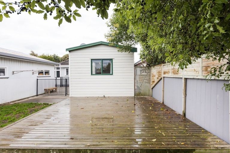 Photo of property in 19 Featherston Street, Takaro, Palmerston North, 4412