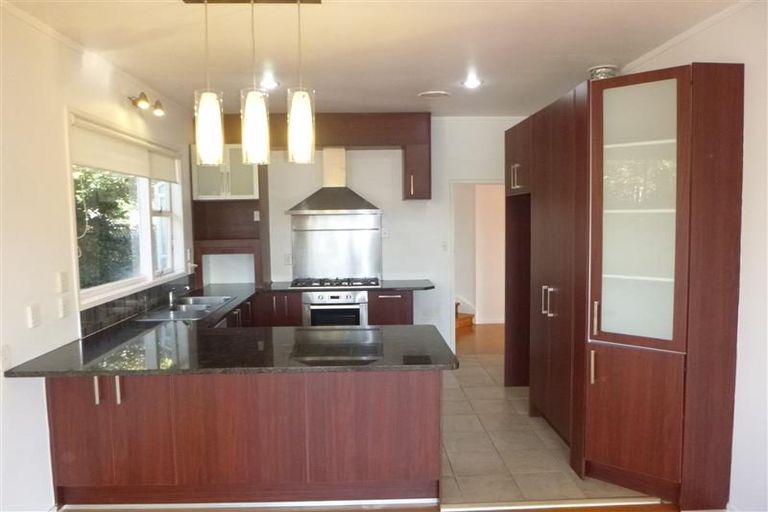 Photo of property in 21 Lake Road, Northcote, Auckland, 0627