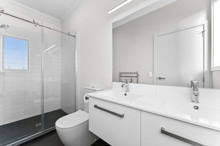 Photo of property in 4 Marine Parade, Hobsonville, Auckland, 0616