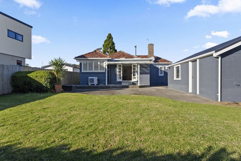 Photo of property in 35 Upjohn Street, Brooklands, New Plymouth, 4310
