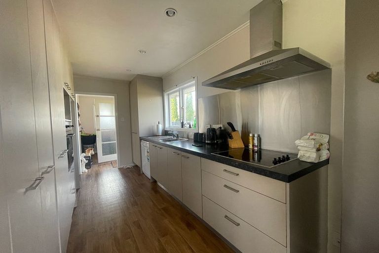 Photo of property in 31 Durham Street, Te Atatu Peninsula, Auckland, 0610
