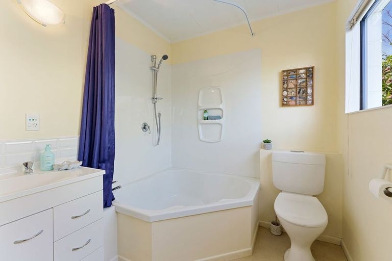 Photo of property in 27 Waimea Road, Waikanae Beach, Waikanae, 5036