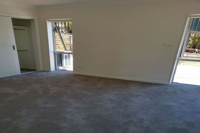 Photo of property in 16 Para Close, Fairview Heights, Auckland, 0632