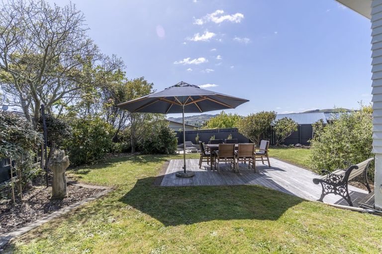 Photo of property in 48 Churton Drive, Churton Park, Wellington, 6037