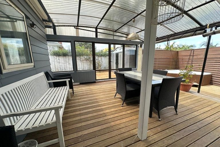 Photo of property in 47a Taikata Road, Te Atatu Peninsula, Auckland, 0610