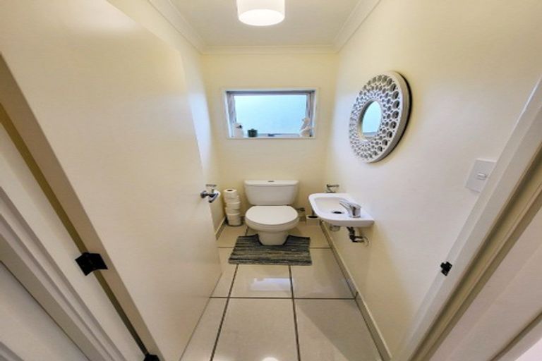 Photo of property in 18a/2 Sherwood Avenue, Te Atatu South, Auckland, 0610