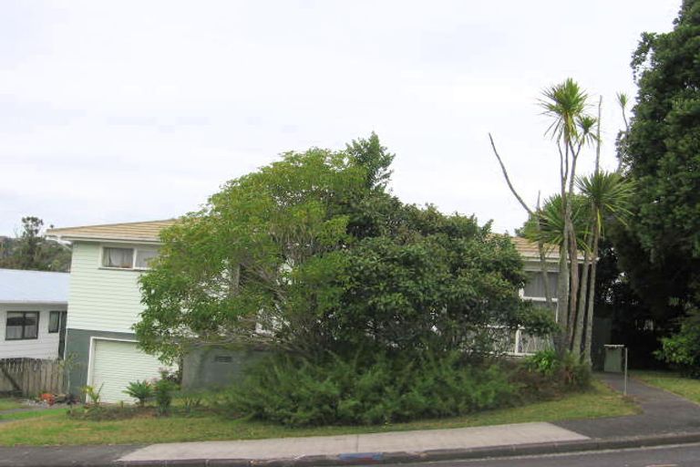 Photo of property in 1/2 Nandana Drive, Glen Eden, Auckland, 0602