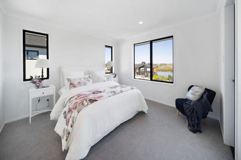Photo of property in 26 Emerald Avenue, Rosehill, Papakura, 2113