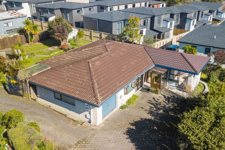 Photo of property in 2/27 Derrimore Heights, Clover Park, Auckland, 2019