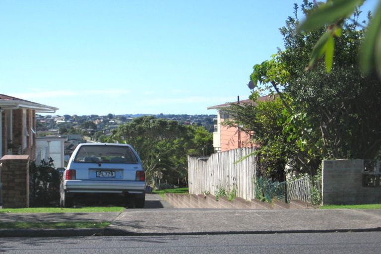 Photo of property in 3/613 Beach Road, Rothesay Bay, Auckland, 0630