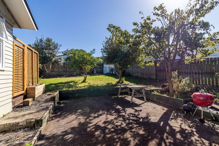Photo of property in 10 Mcquarrie Avenue, Wattle Downs, Auckland, 2103