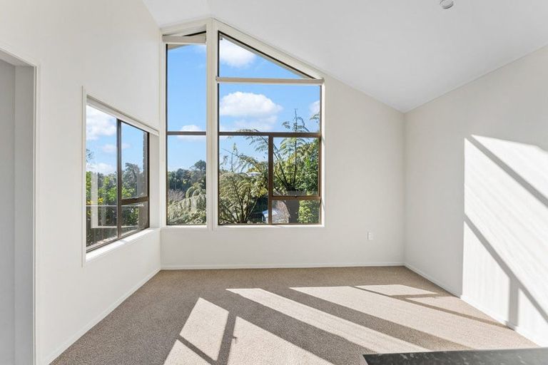 Photo of property in 21 Nevada Drive, Merrilands, New Plymouth, 4312