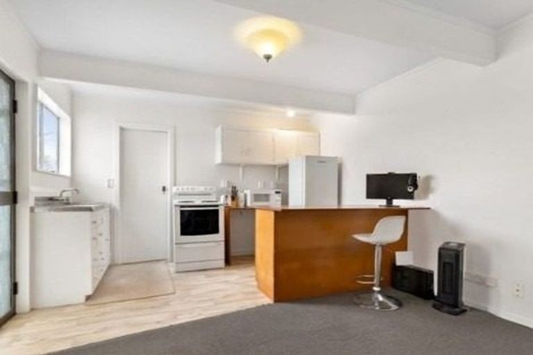 Photo of property in 10 Queens Drive, Kilbirnie, Wellington, 6022