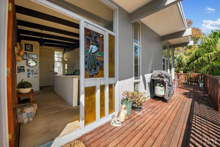 Photo of property in 3 Kathleen Street, Totara Vale, Auckland, 0627