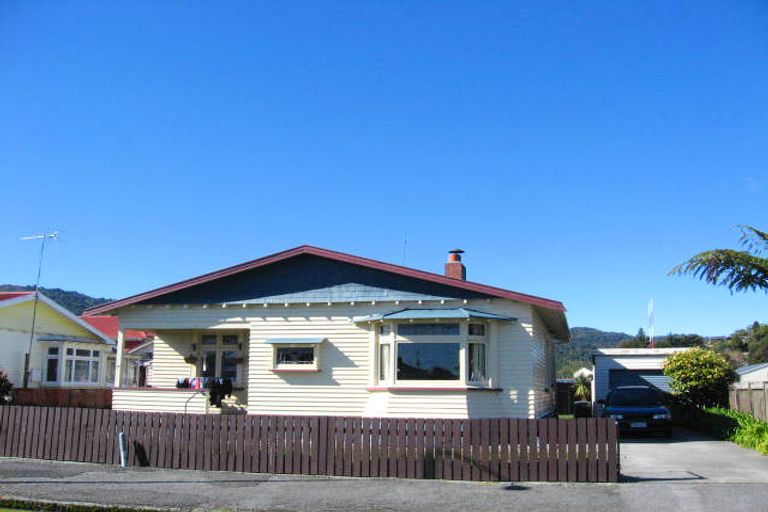 Photo of property in 17 Milton Road, Greymouth, 7805