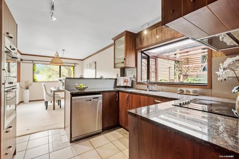 Photo of property in 11 Hebe Place, Birkenhead, Auckland, 0626