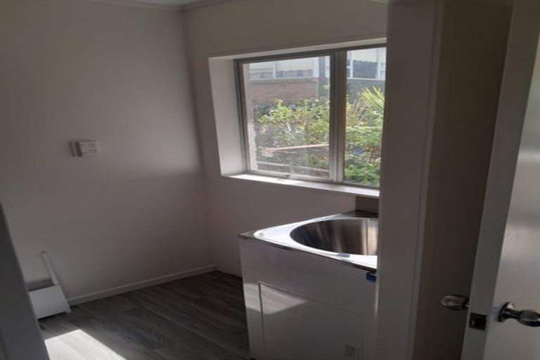 Photo of property in 1/2 Northwick Place, Hillcrest, Auckland, 0627