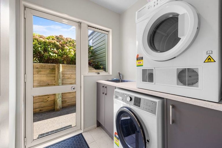 Photo of property in 40 Westpark Drive, West Harbour, Auckland, 0618