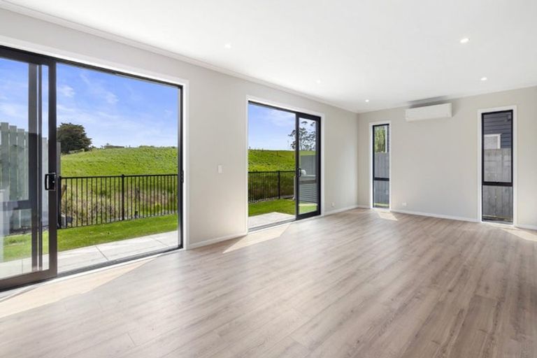 Photo of property in 18 Oyster Drive, Whenuapai, 0618
