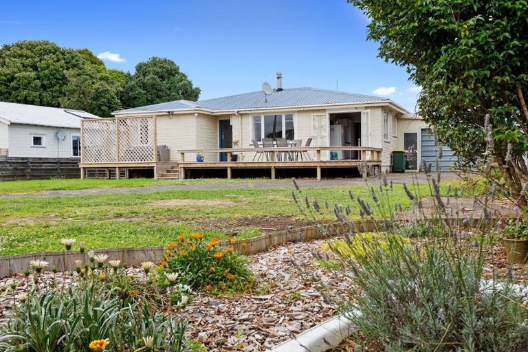 Photo of property in 16 Cumming Street, Okato, 4335