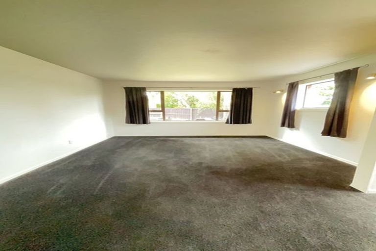 Photo of property in 10 Oakhurst Place, Russley, Christchurch, 8042