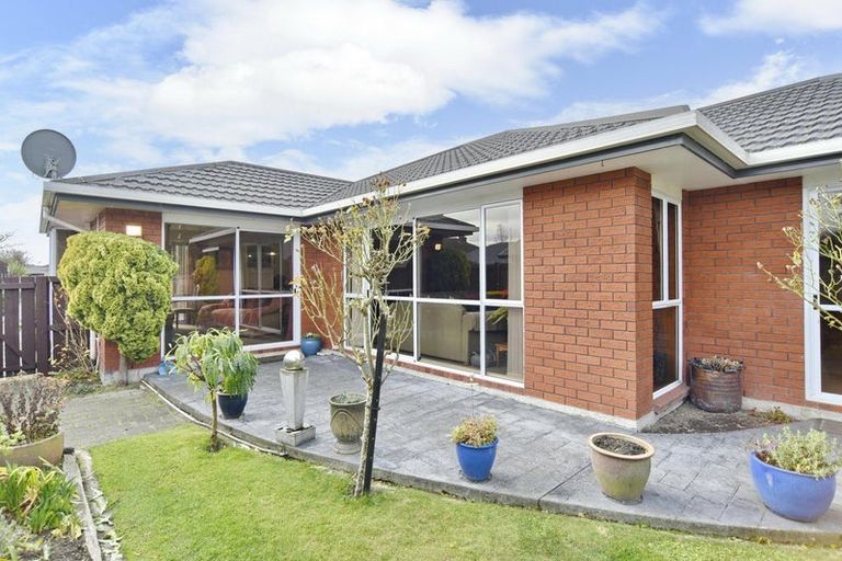 Photo of property in 66 Dunedin Street, Redwood, Christchurch, 8051