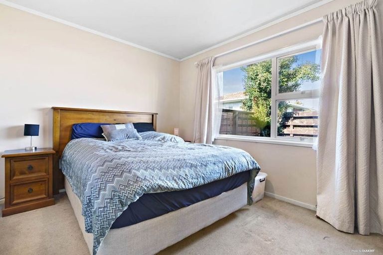Photo of property in 22 Vanbrugh Place, Bucklands Beach, Auckland, 2014