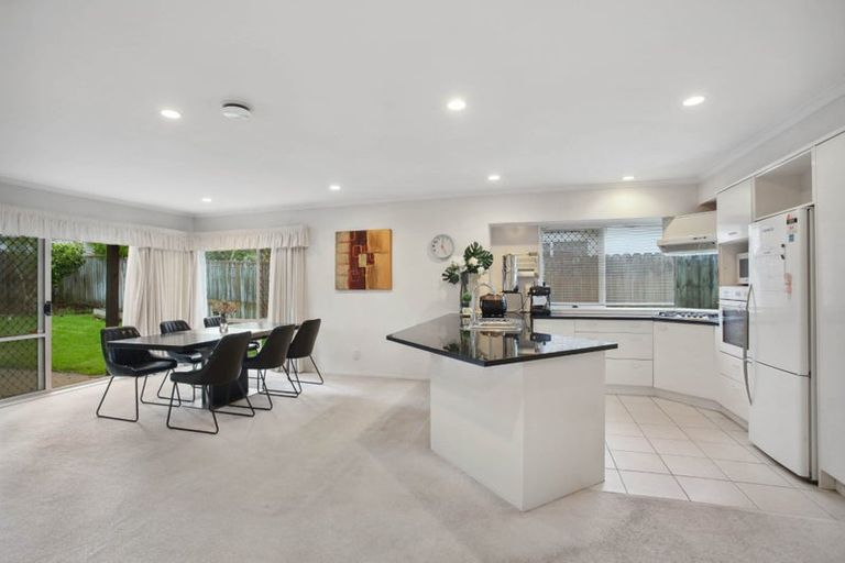 Photo of property in 8 Yarlside Place, Northpark, Auckland, 2013