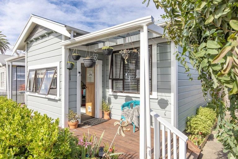 Photo of property in 13 Waverley Street, Waipawa, 4210